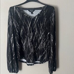 Simply Vera Vera Wang Black and White Abstract Blouse